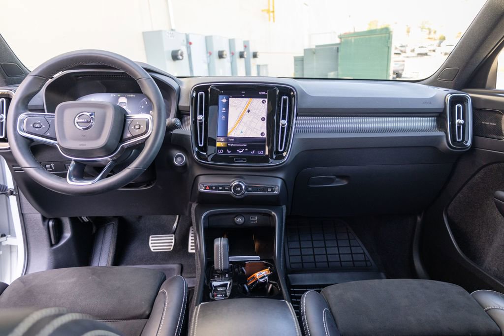 Used 2022 Volvo XC40 T5 R-Design image 16