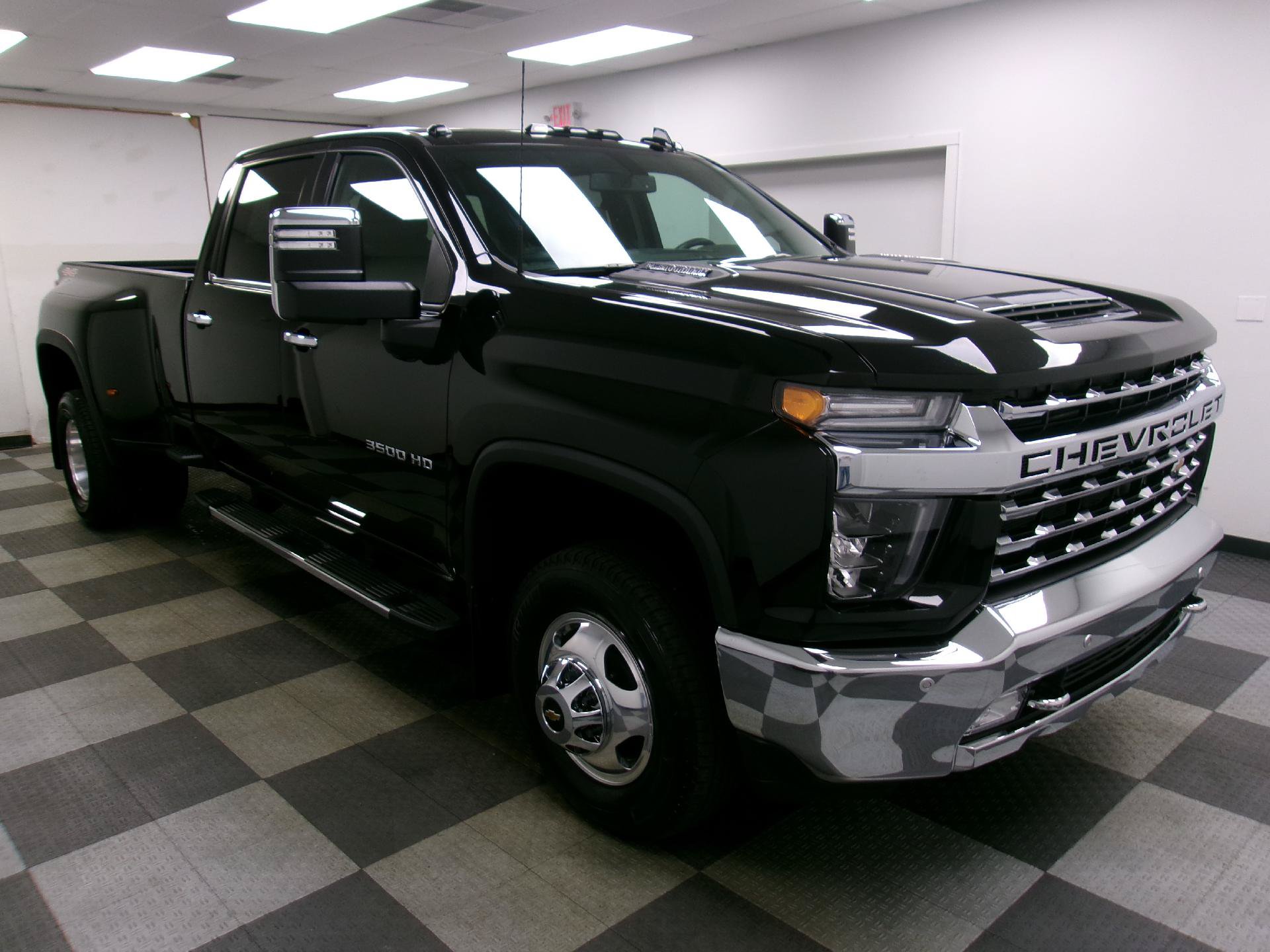Used 2023 Chevrolet Silverado 3500 LTZ w/ LTZ Plus Package AWD/4WD image 16
