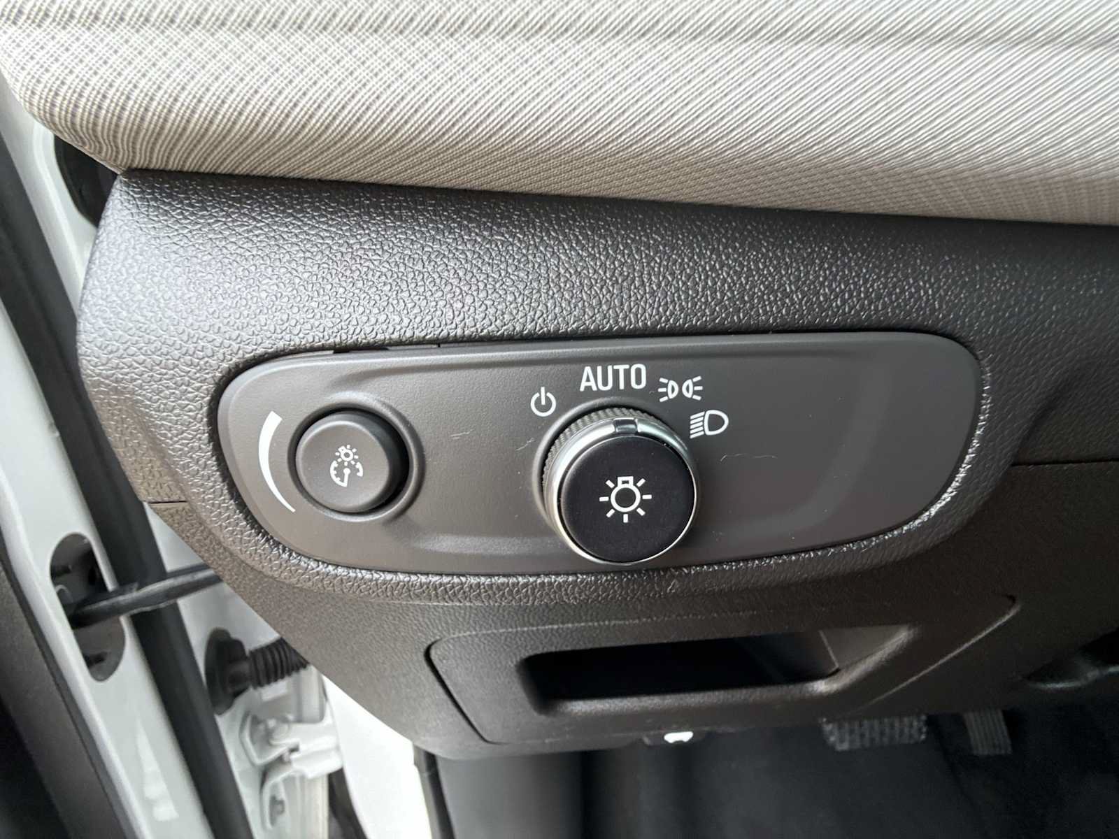 Used 2025 Chevrolet TrailBlazer LT FWD image 16