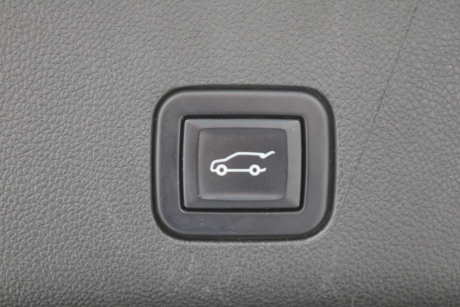Used 2022 Chevrolet Tahoe RST w/ Luxury Package RWD image 12