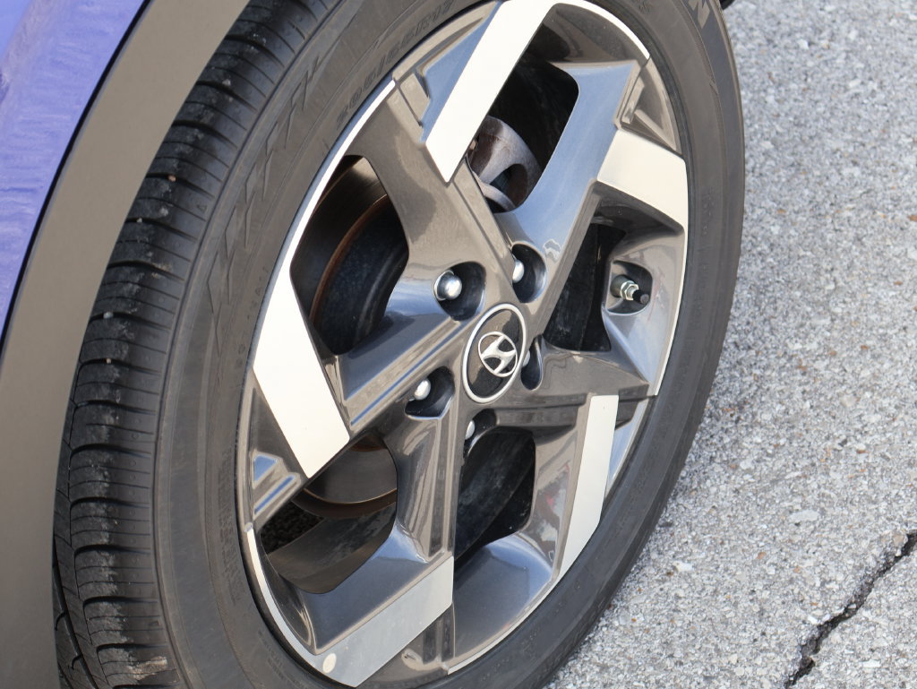 Used 2025 Hyundai Venue SEL FWD image 39