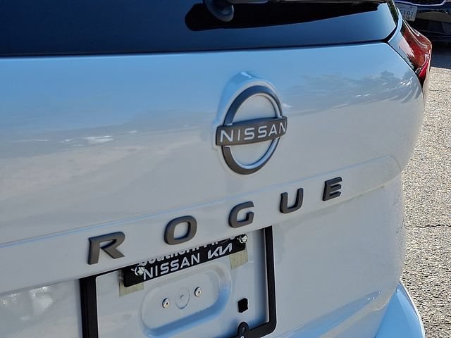 Certified 2026 Nissan Rogue SV FWD image 30