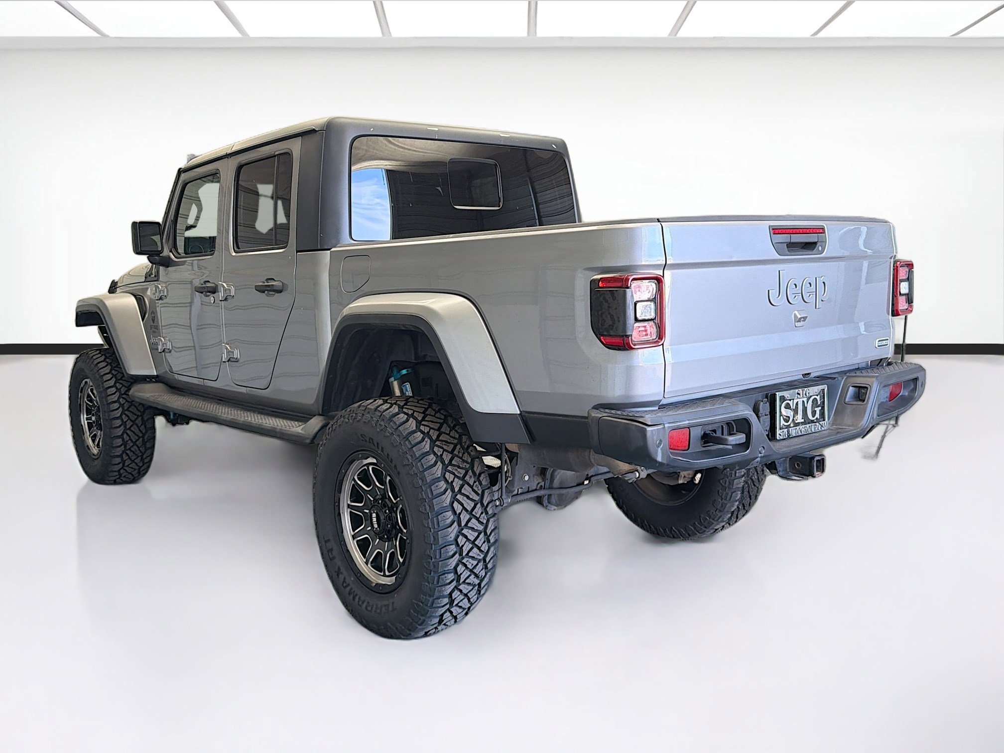 Used 2020 Jeep Gladiator Overland AWD/4WD image 6