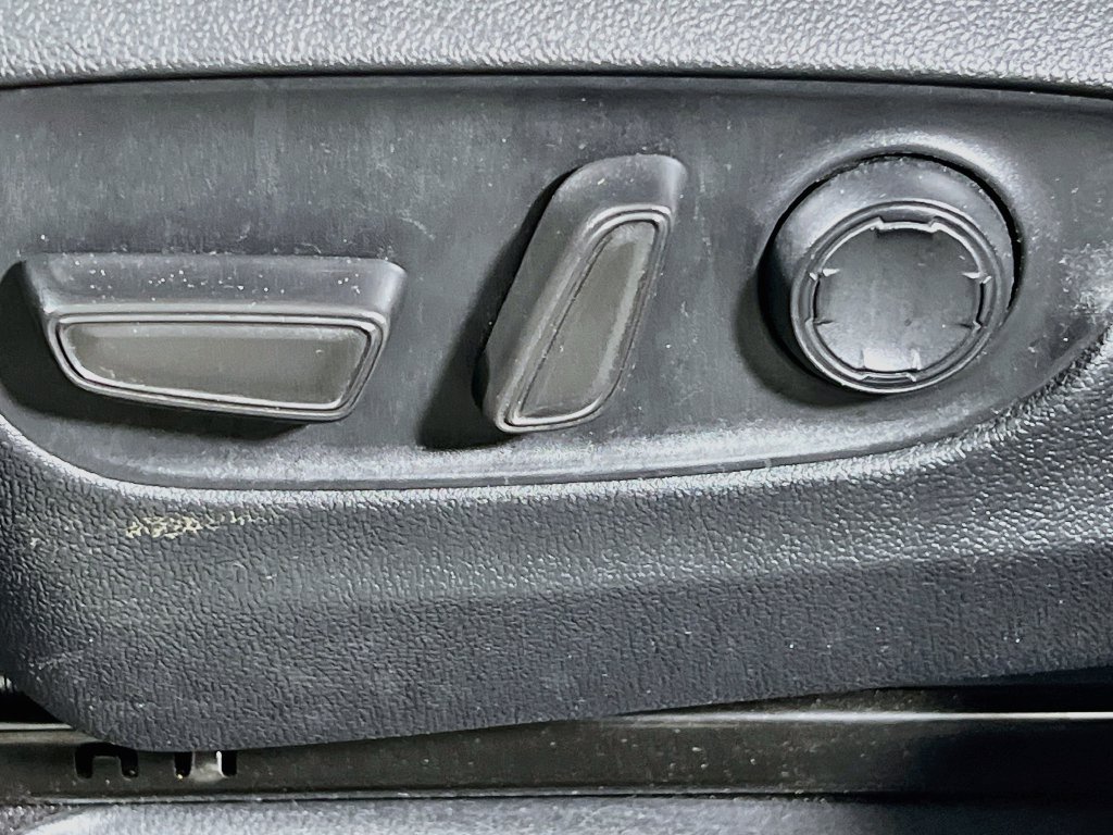 Used 2025 Toyota Sienna XLE FWD image 13