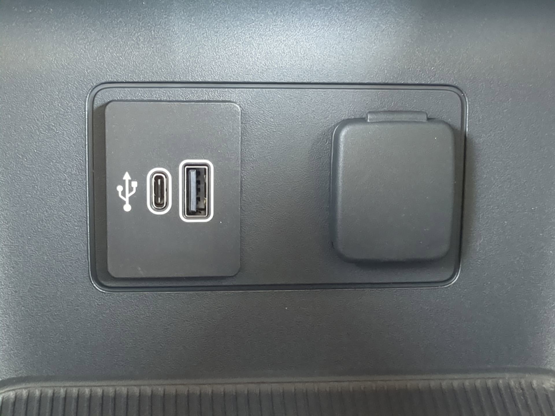 New 2026 Ford Explorer Active RWD image 64