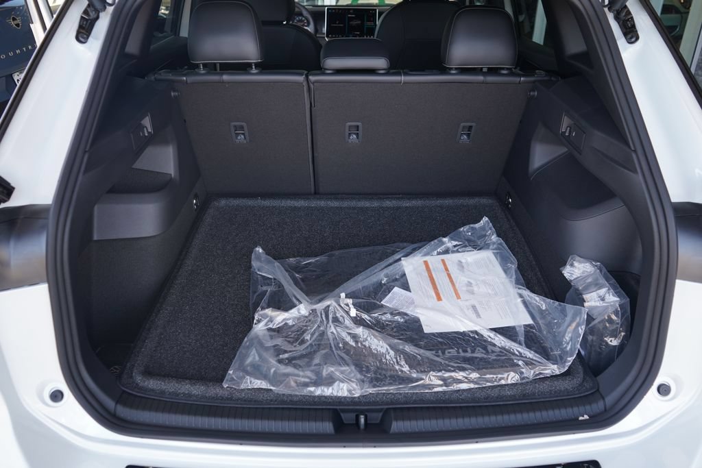 New 2026 Volkswagen Tiguan SE R-Line FWD image 14