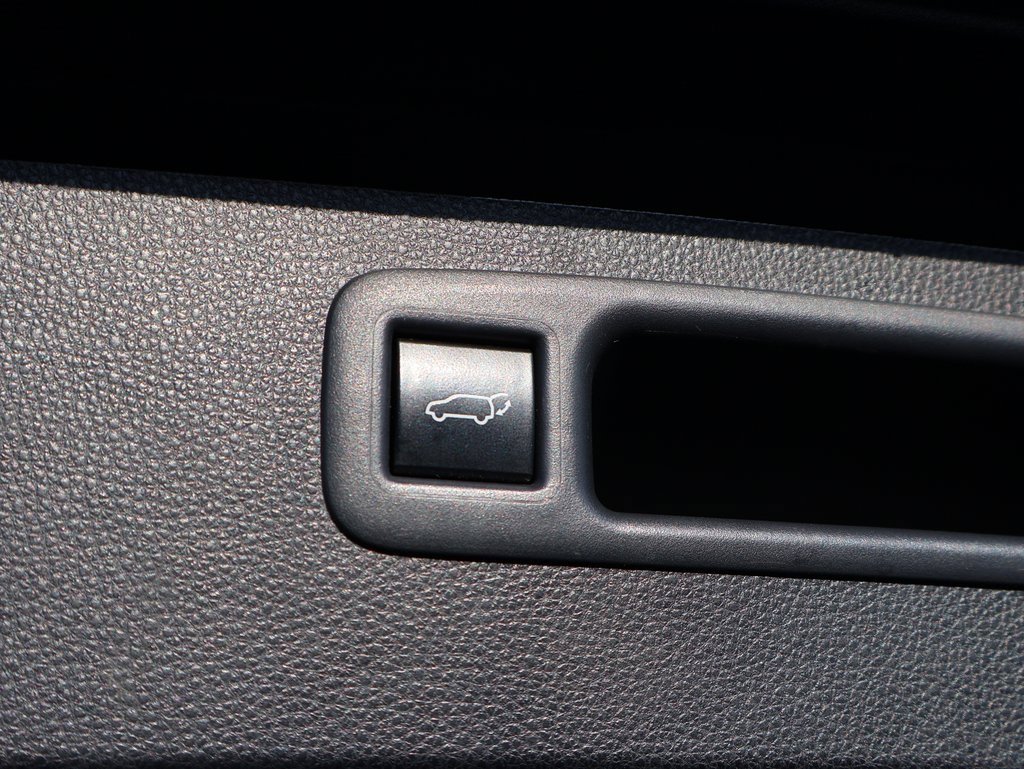 Used 2020 Toyota Highlander XLE image 16