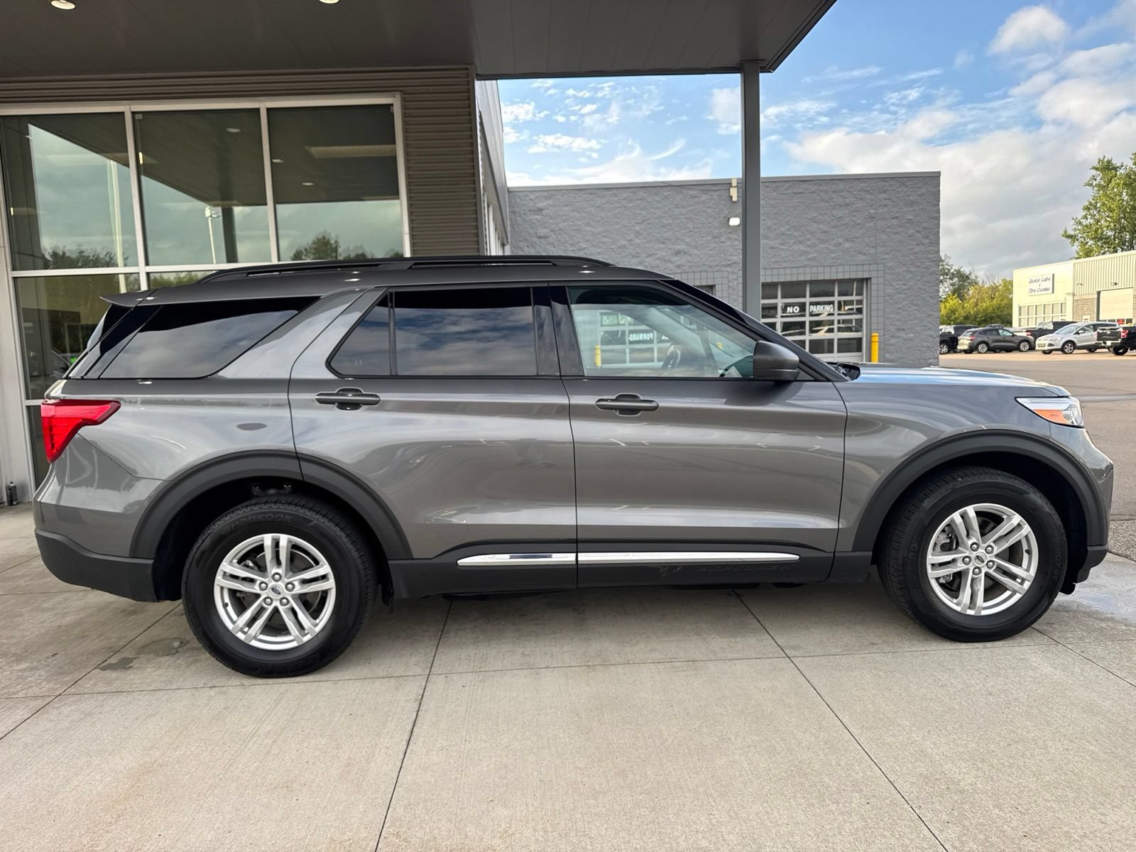 Certified 2024 Ford Explorer XLT w/ Equipment Group 202A AWD/4WD image 9