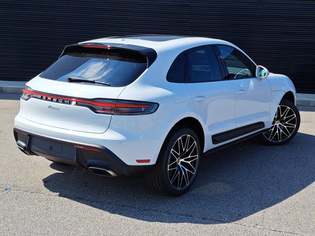 Certified 2025 Porsche Macan AWD/4WD image 7