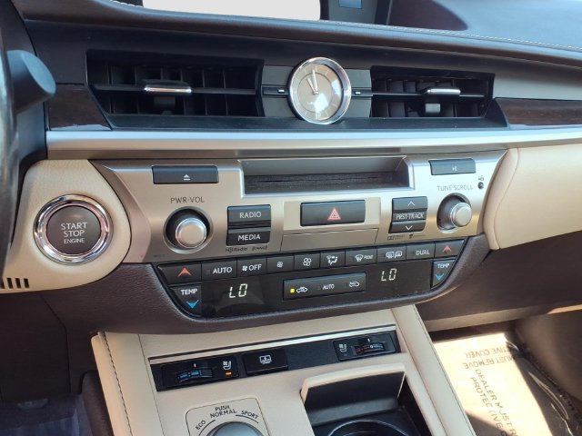 Used 2016 Lexus ES 350 w/ Luxury Package w/Wood Trim FWD image 15