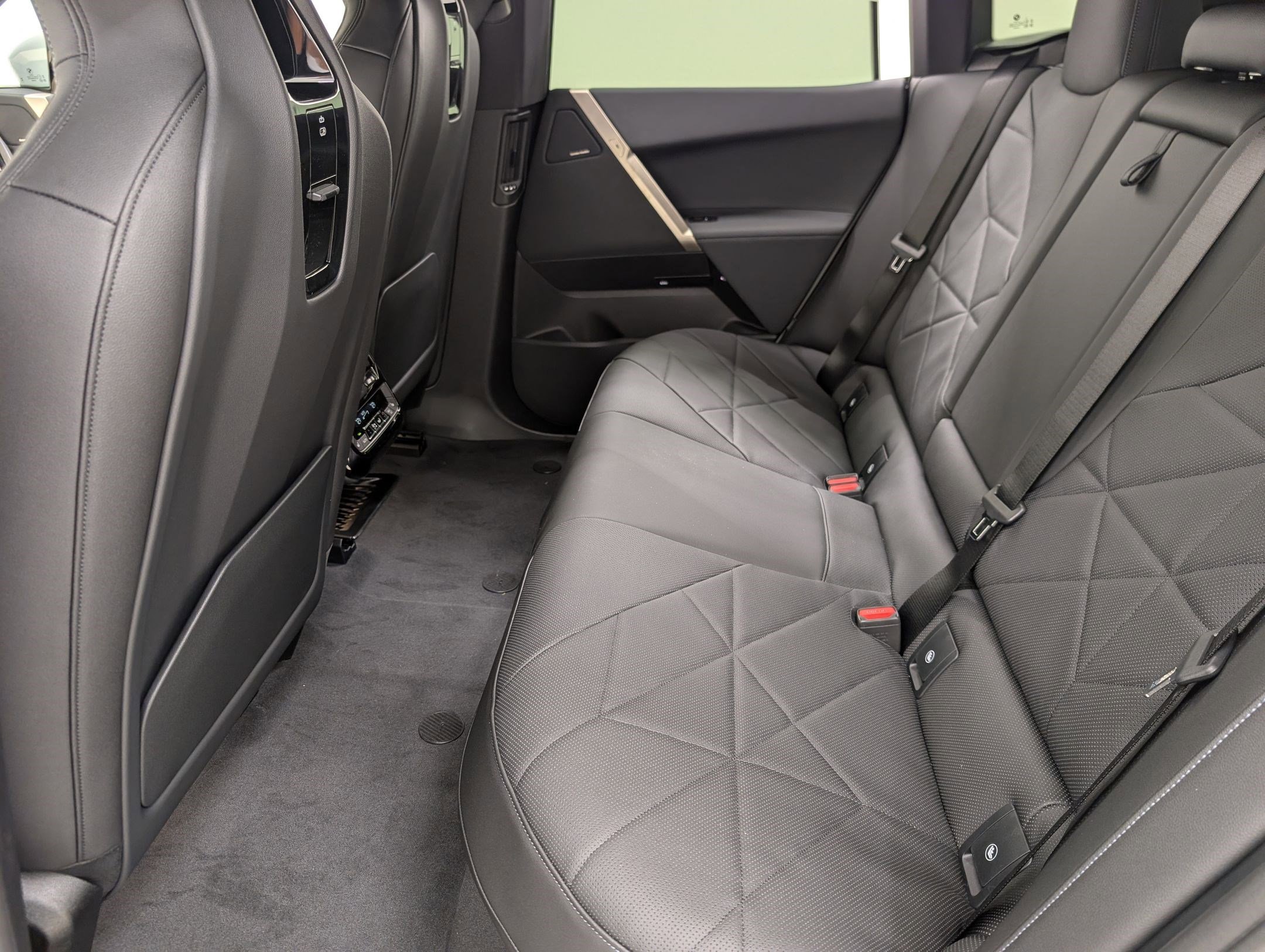 New 2026 BMW iX xDrive45 image 14