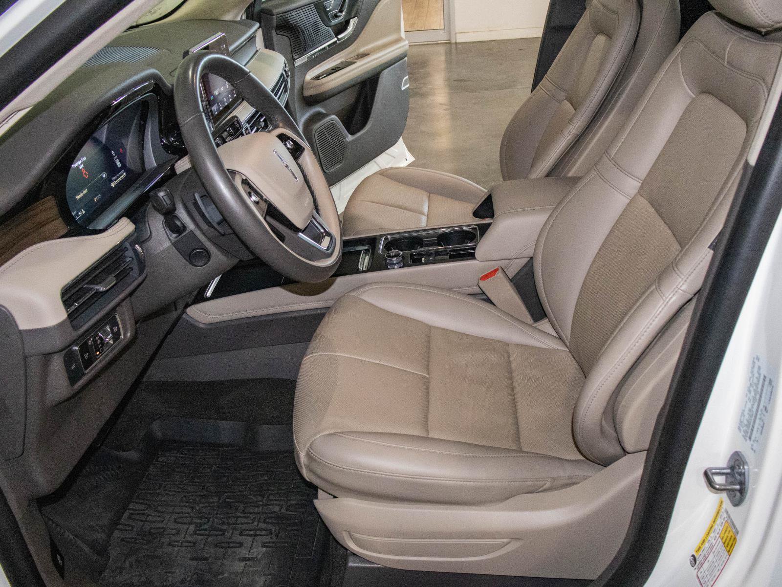 Used 2022 Lincoln Corsair Reserve w/ Equipment Group 201A AWD/4WD image 8