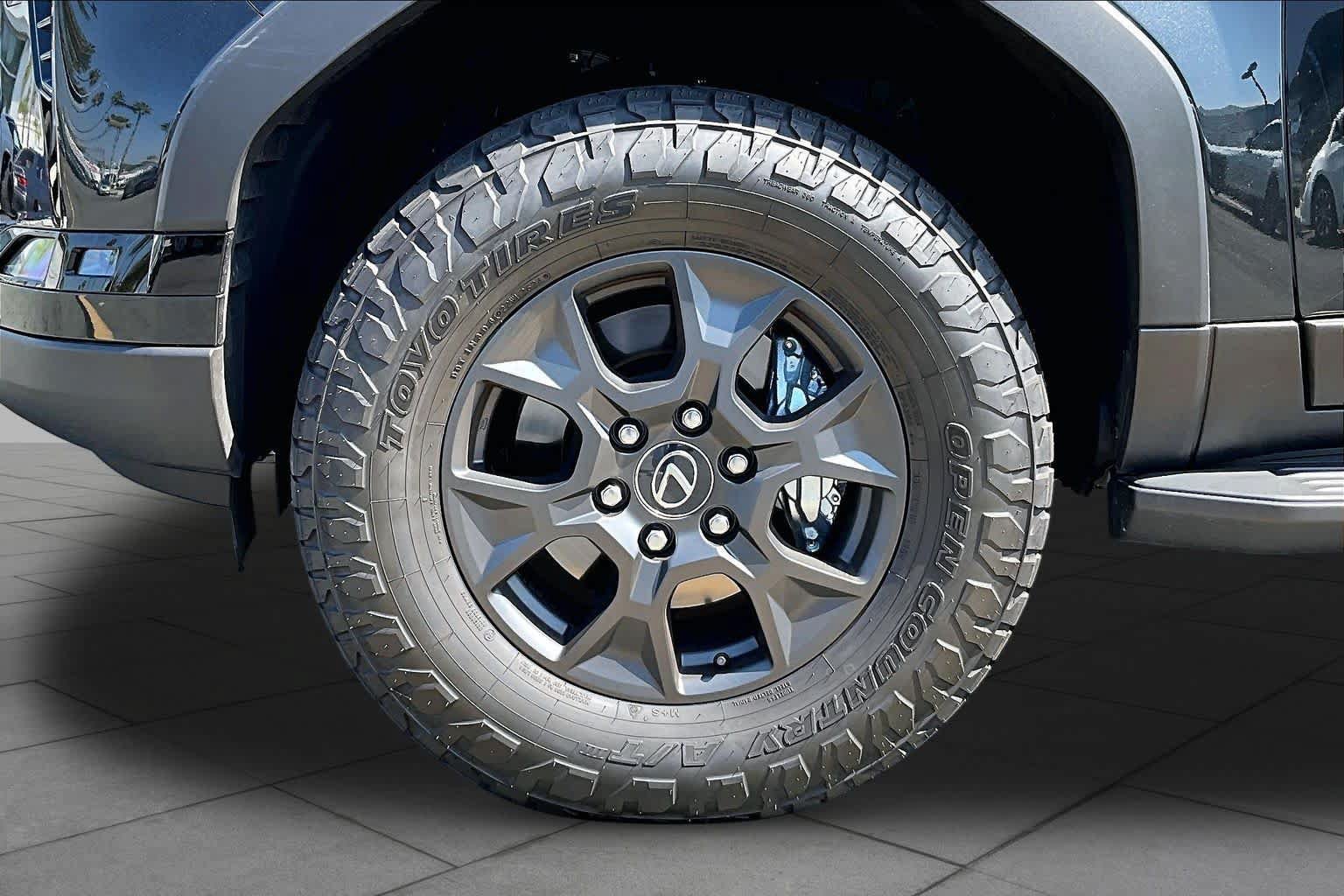 Used 2024 Lexus GX 550 AWD/4WD image 11