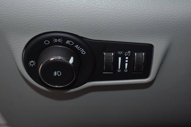 Used 2022 Jeep Compass Limited image 16