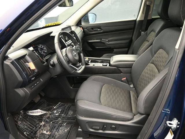 Used 2025 Nissan Pathfinder SV image 15