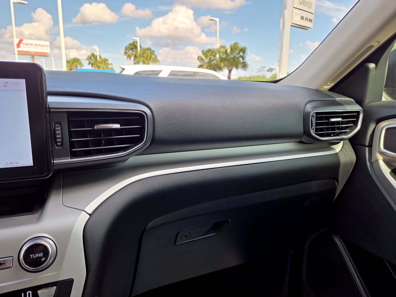 Used 2020 Ford Explorer XLT w/ Equipment Group 202A RWD image 36