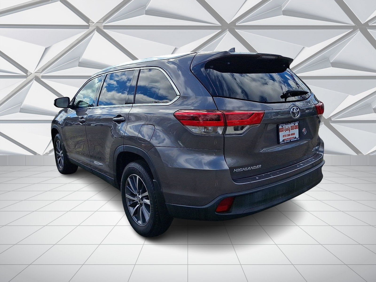 Used 2019 Toyota Highlander XLE AWD/4WD image 7