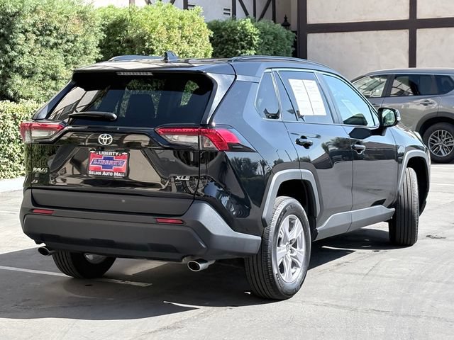 Used 2025 Toyota RAV4 XLE FWD image 5