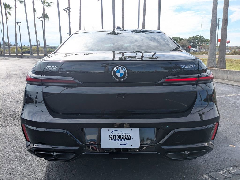 Used 2025 BMW 760i xDrive w/ Executive Package image 5