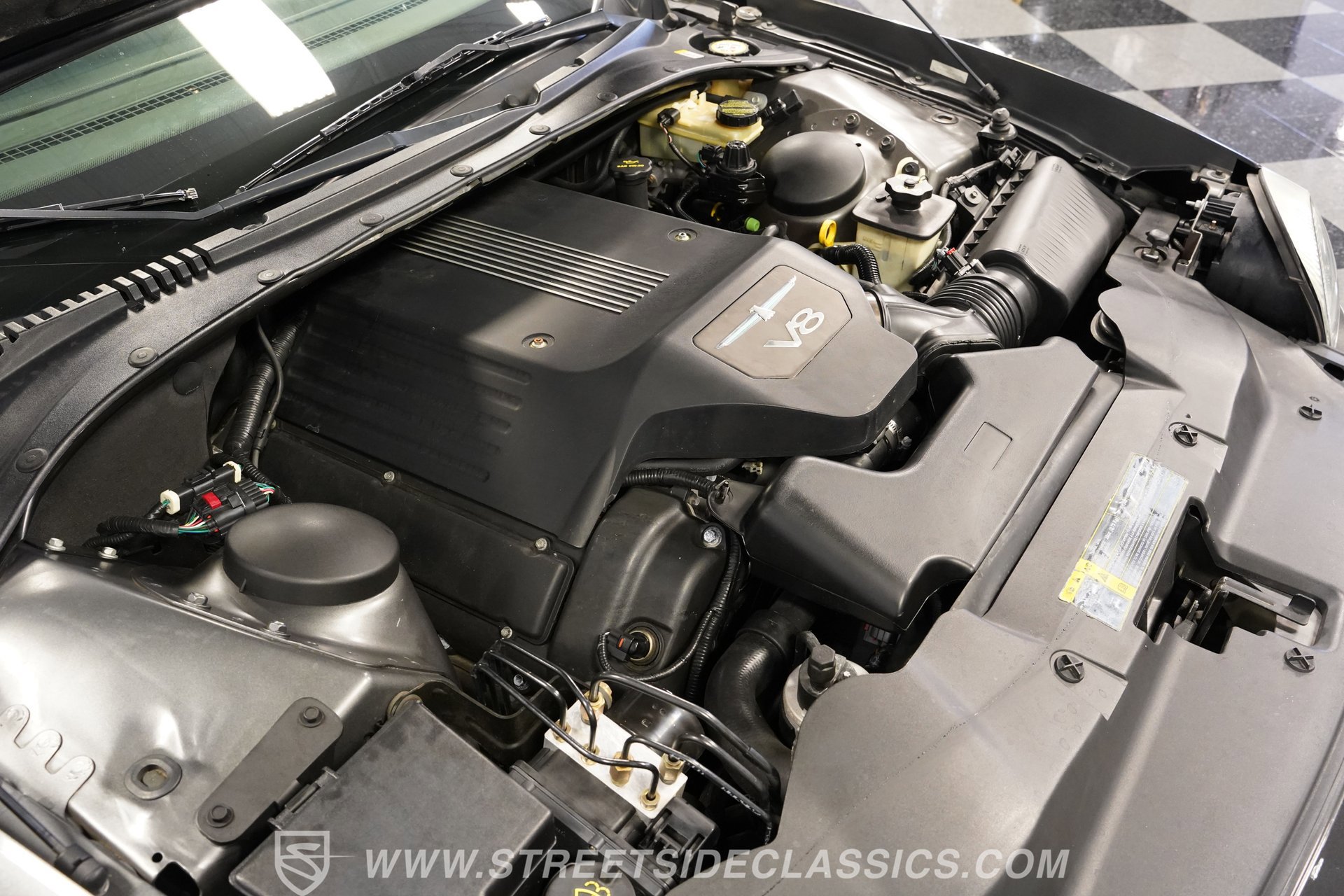 Used 2003 Ford Thunderbird image 36