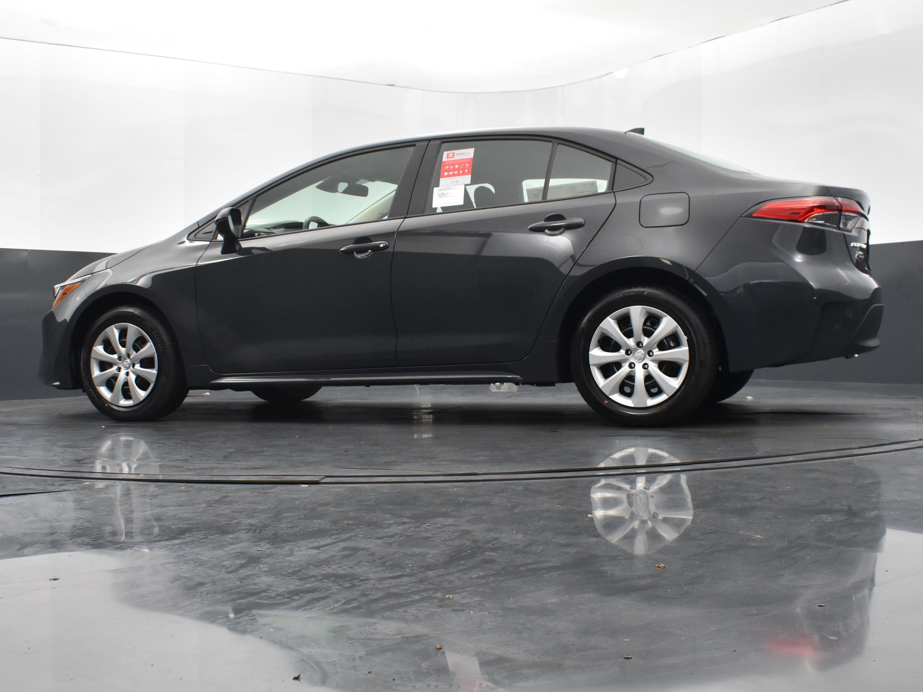 Used 2025 Toyota Corolla LE image 38