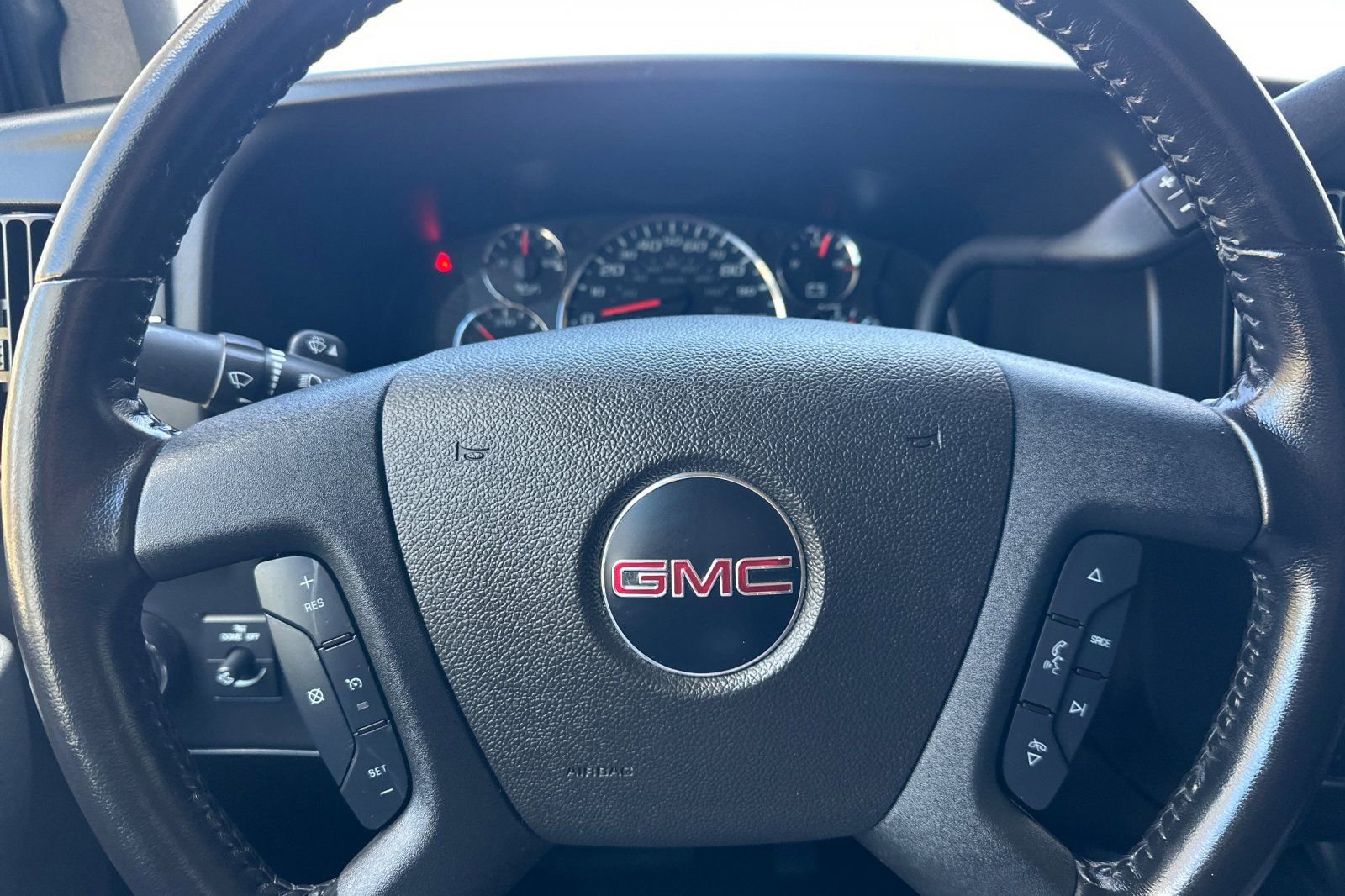 Used 2023 GMC Savana 2500 Extended w/ Driver Convenience Package image 32