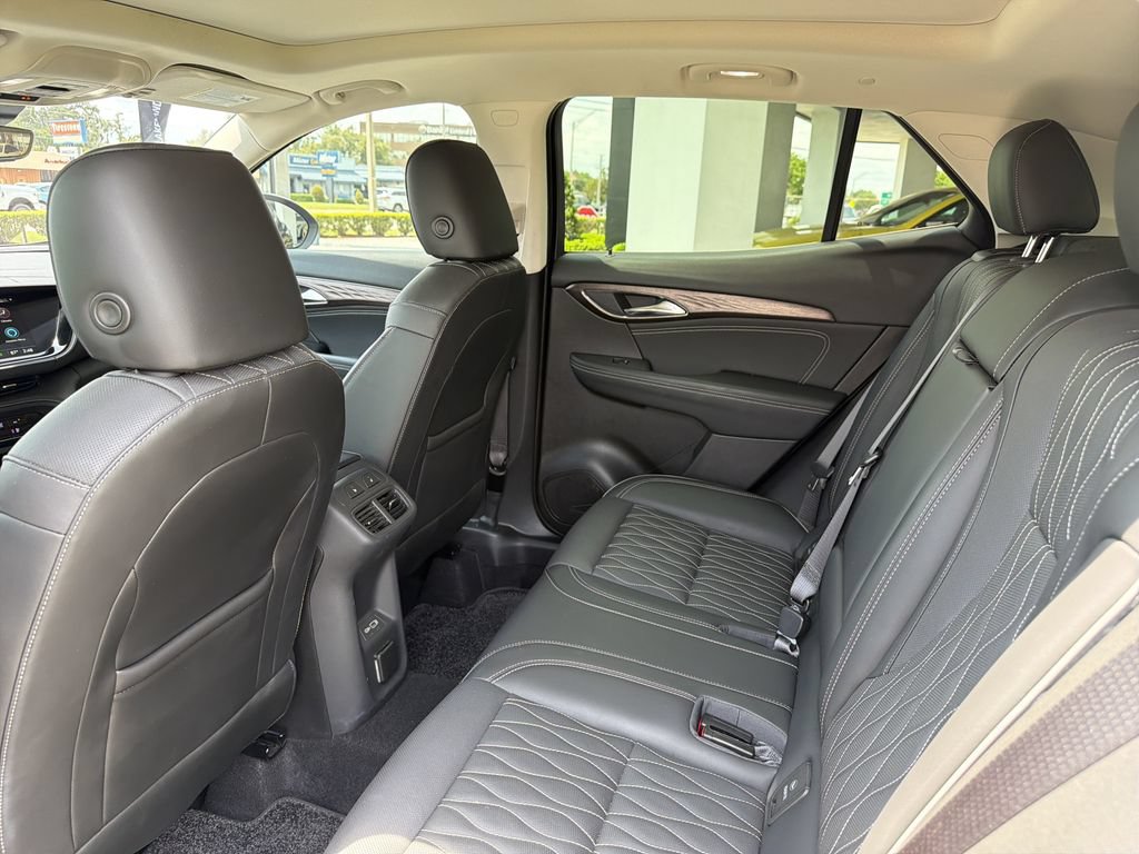 Certified 2022 Buick Envision Avenir w/ Technology Package II FWD image 17