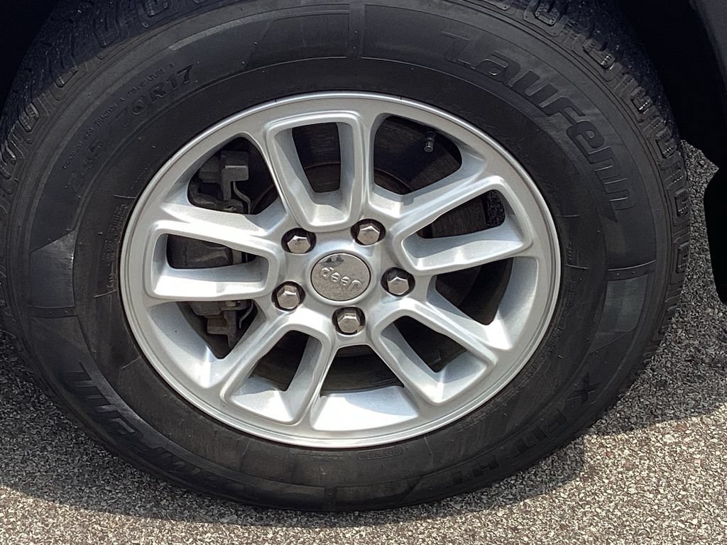 Used 2018 Jeep Grand Cherokee Laredo AWD/4WD image 22