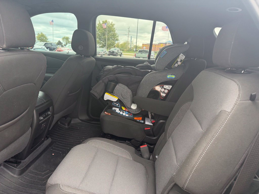 Used 2023 Chevrolet Traverse LT FWD image 7