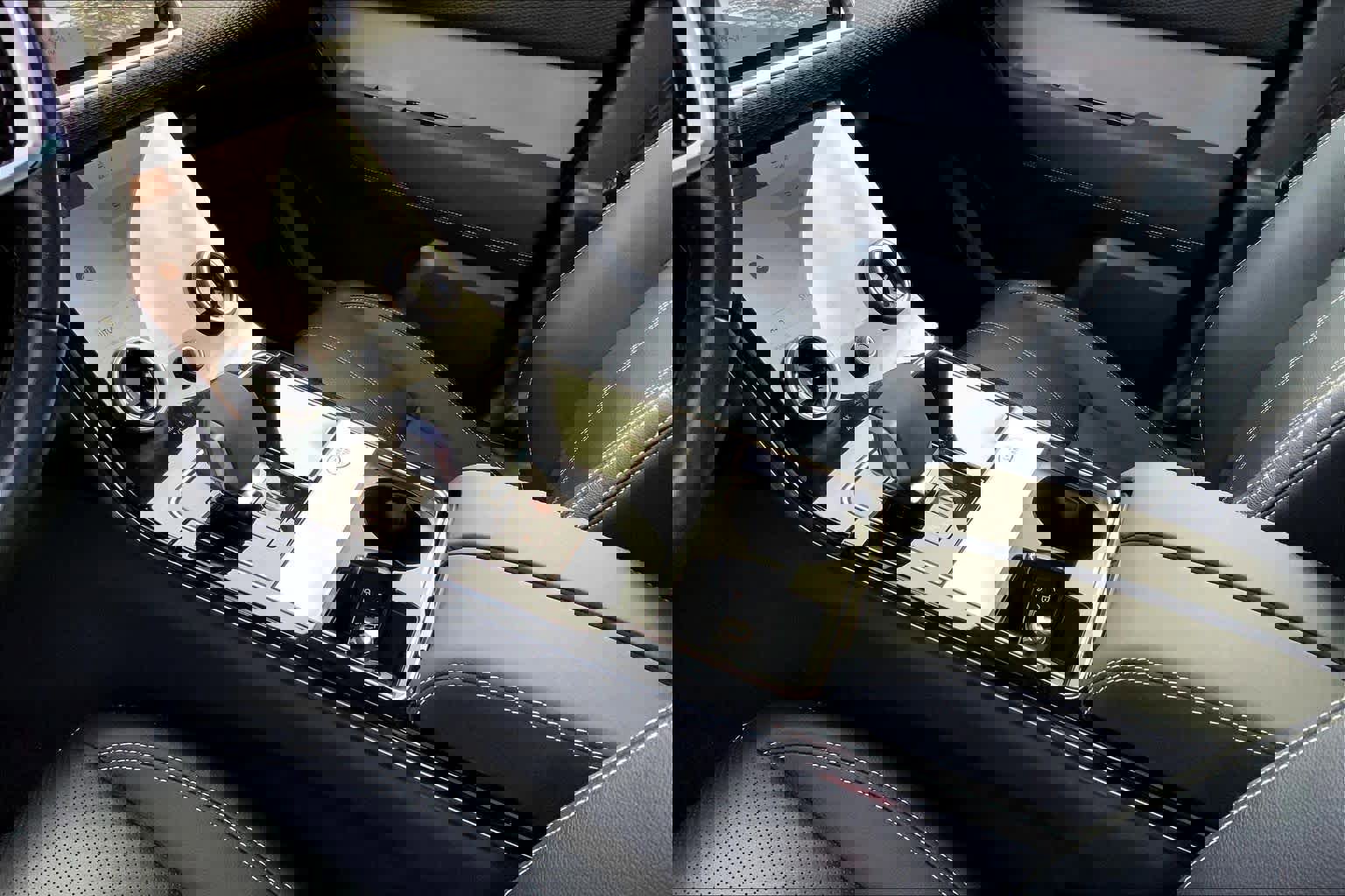 Used 2023 Land Rover Range Rover Velar R-Dynamic S image 14