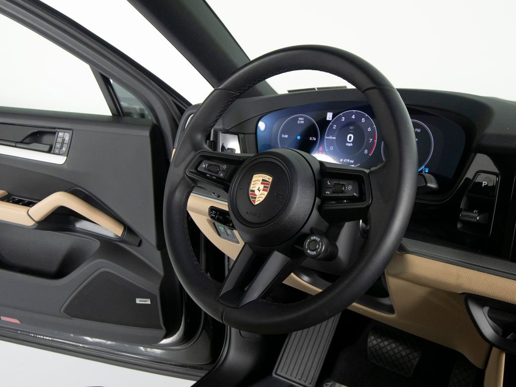 Certified 2025 Porsche Cayenne Coupe image 32