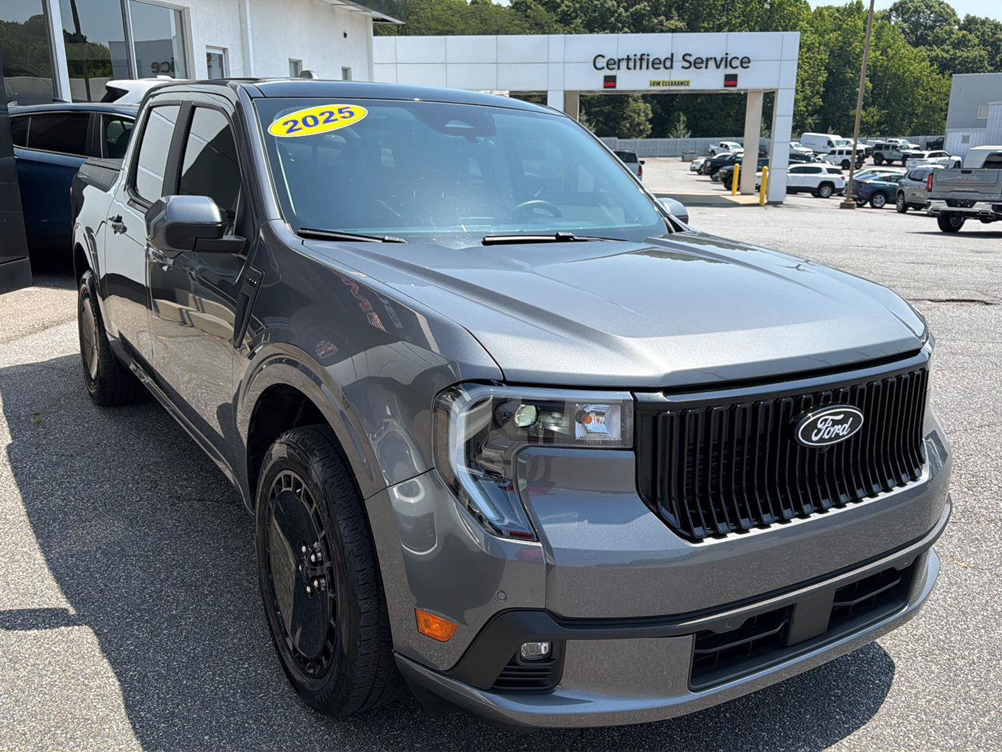 Used 2025 Ford Maverick Lobo AWD/4WD image 3