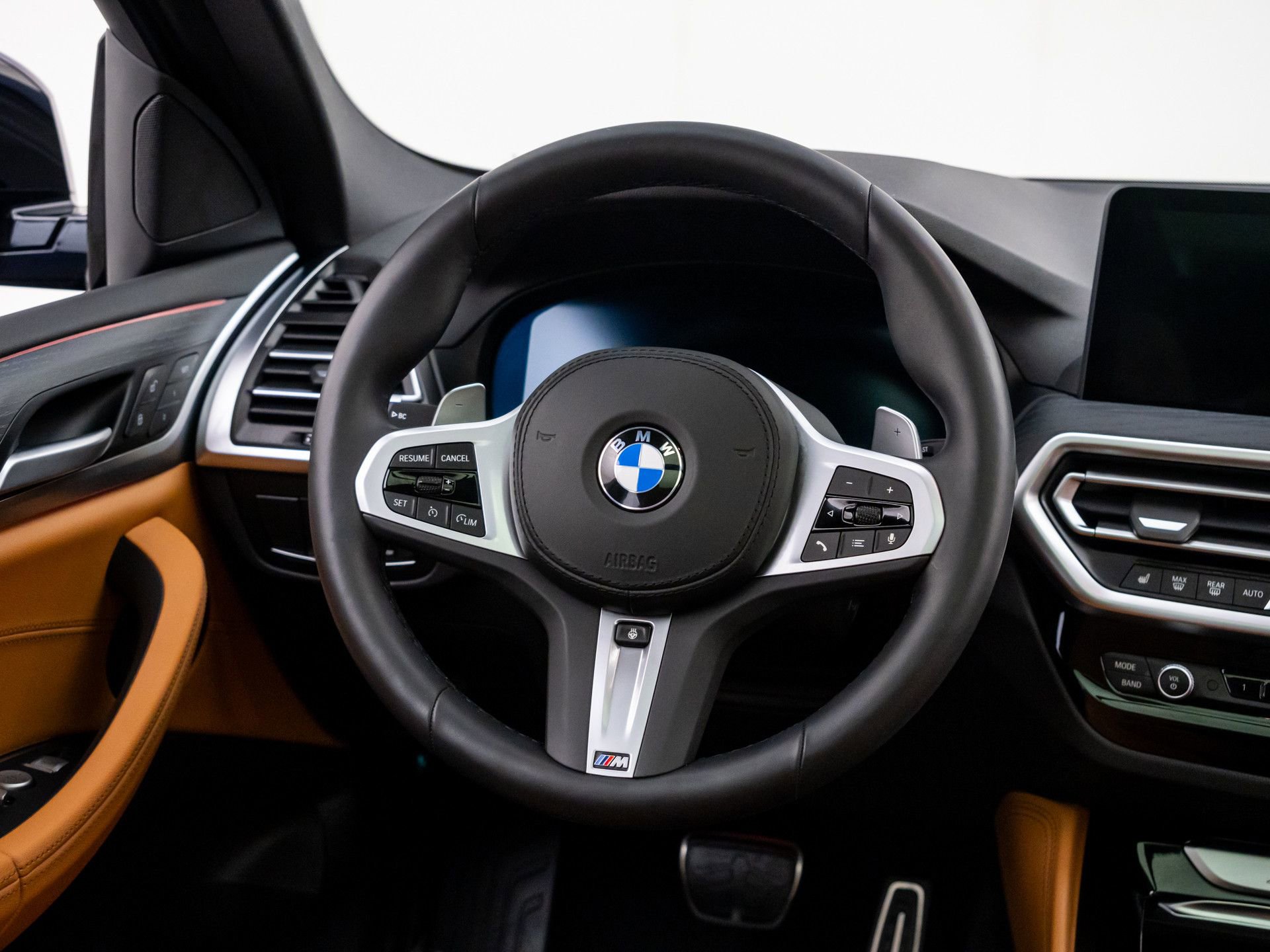 Used 2024 BMW X4 xDrive30i w/ Premium Package AWD/4WD image 11