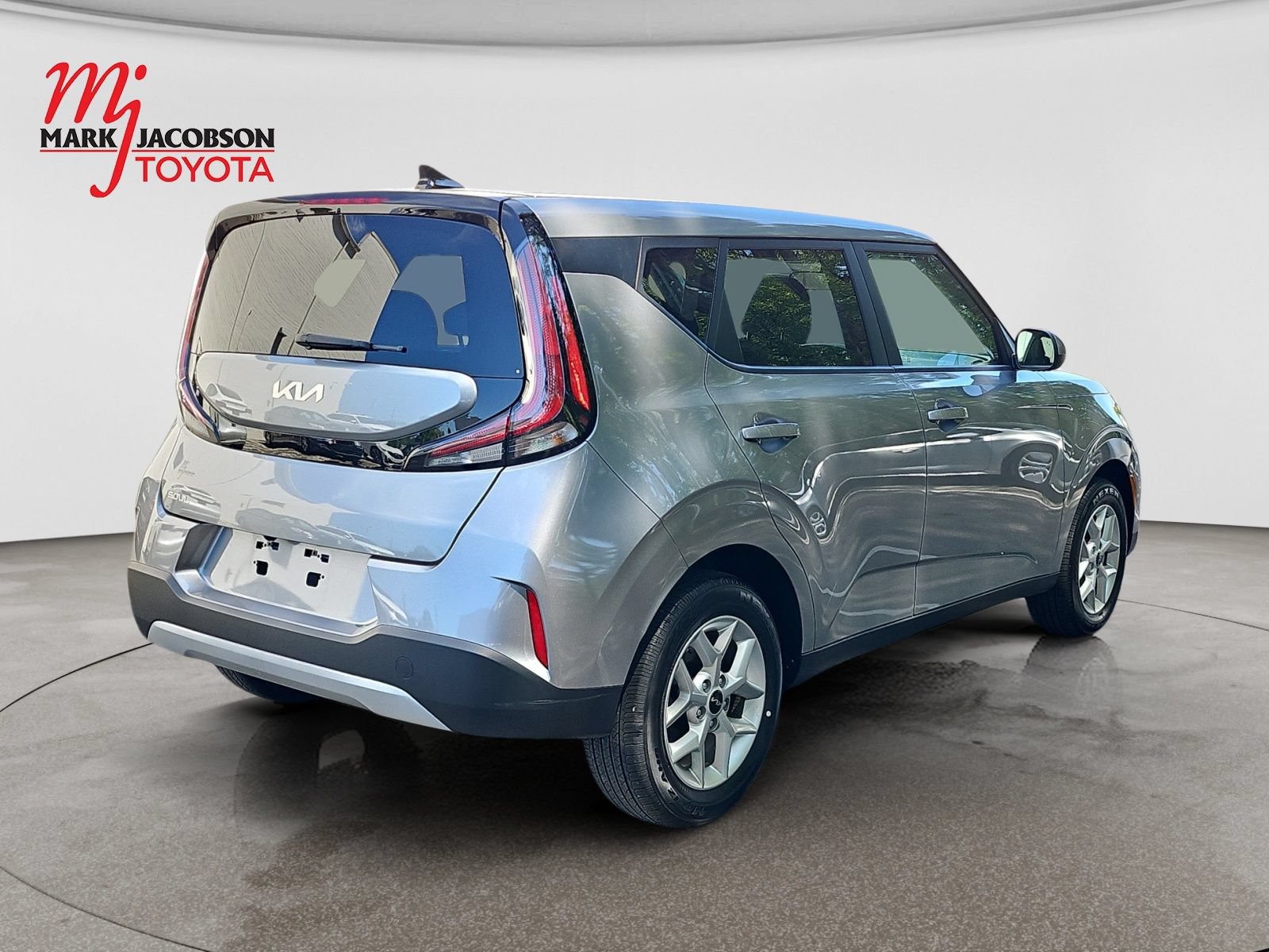 Used 2025 Kia Soul LX w/ LX Technology Package FWD image 9