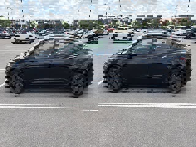 Used 2021 Tesla Model 3 Standard Range image 2