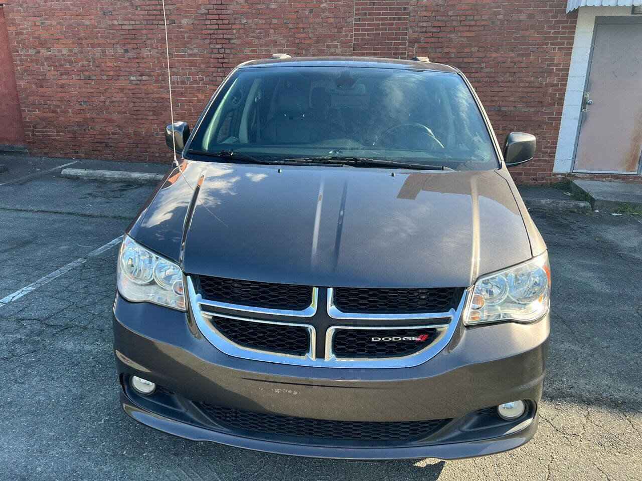 Used 2019 Dodge Grand Caravan SXT image 8