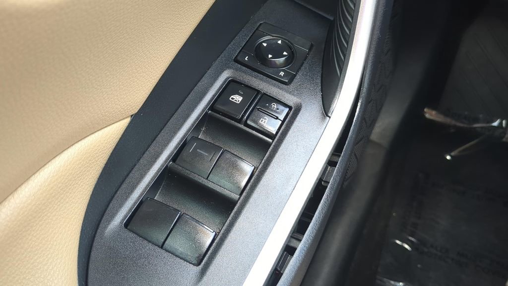 Used 2021 Toyota RAV4 XLE FWD image 18