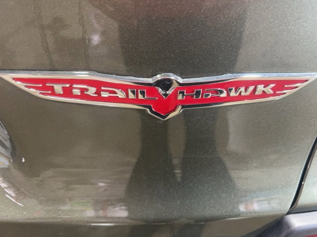 Used 2020 Jeep Cherokee Trailhawk w/ Cold Weather Group AWD/4WD image 29