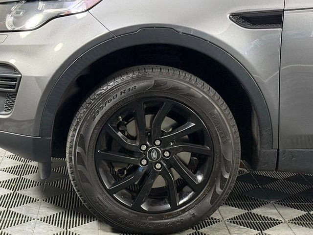 Used 2018 Land Rover Discovery Sport SE image 13