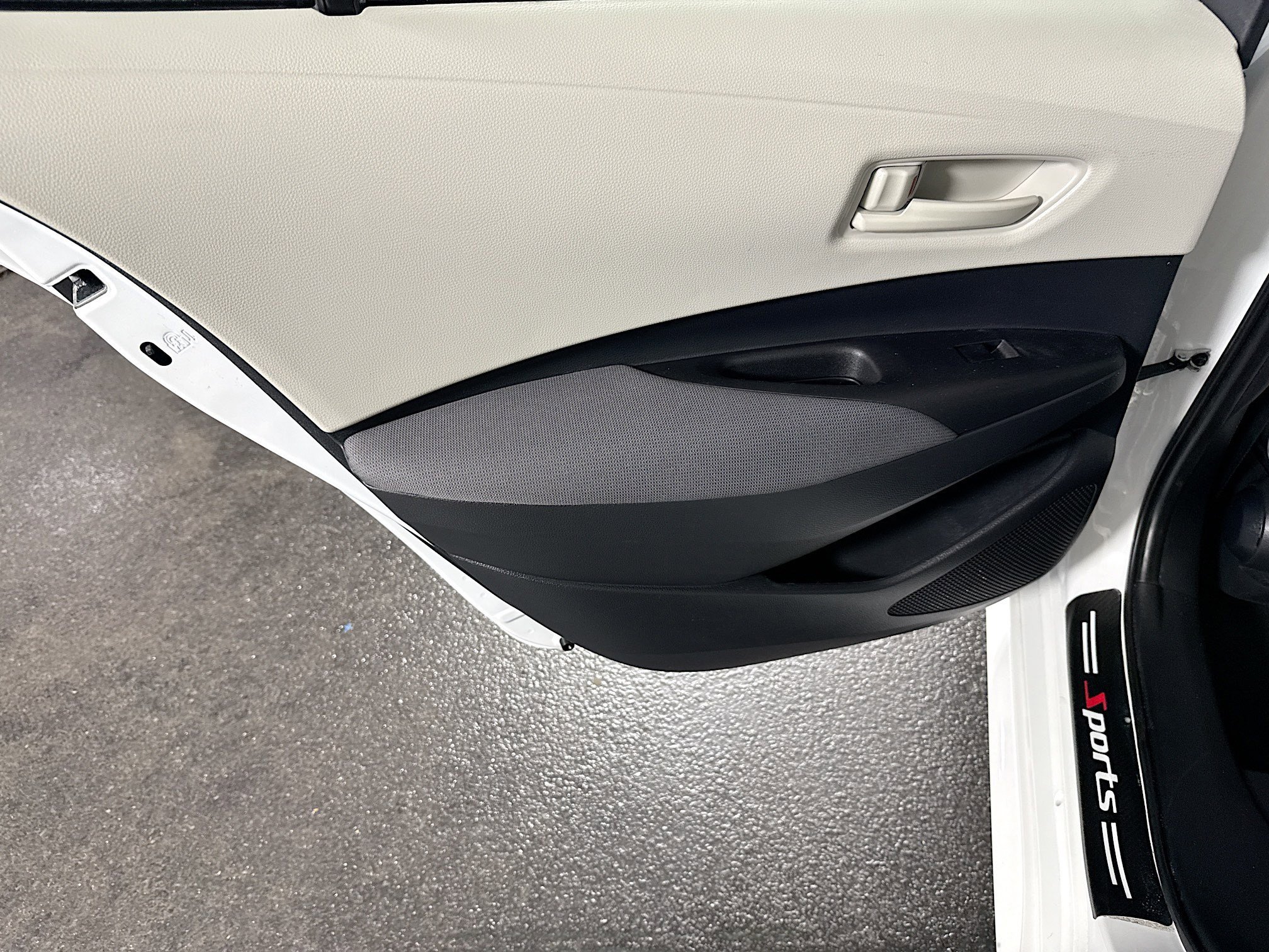 Used 2025 Toyota Corolla LE image 25