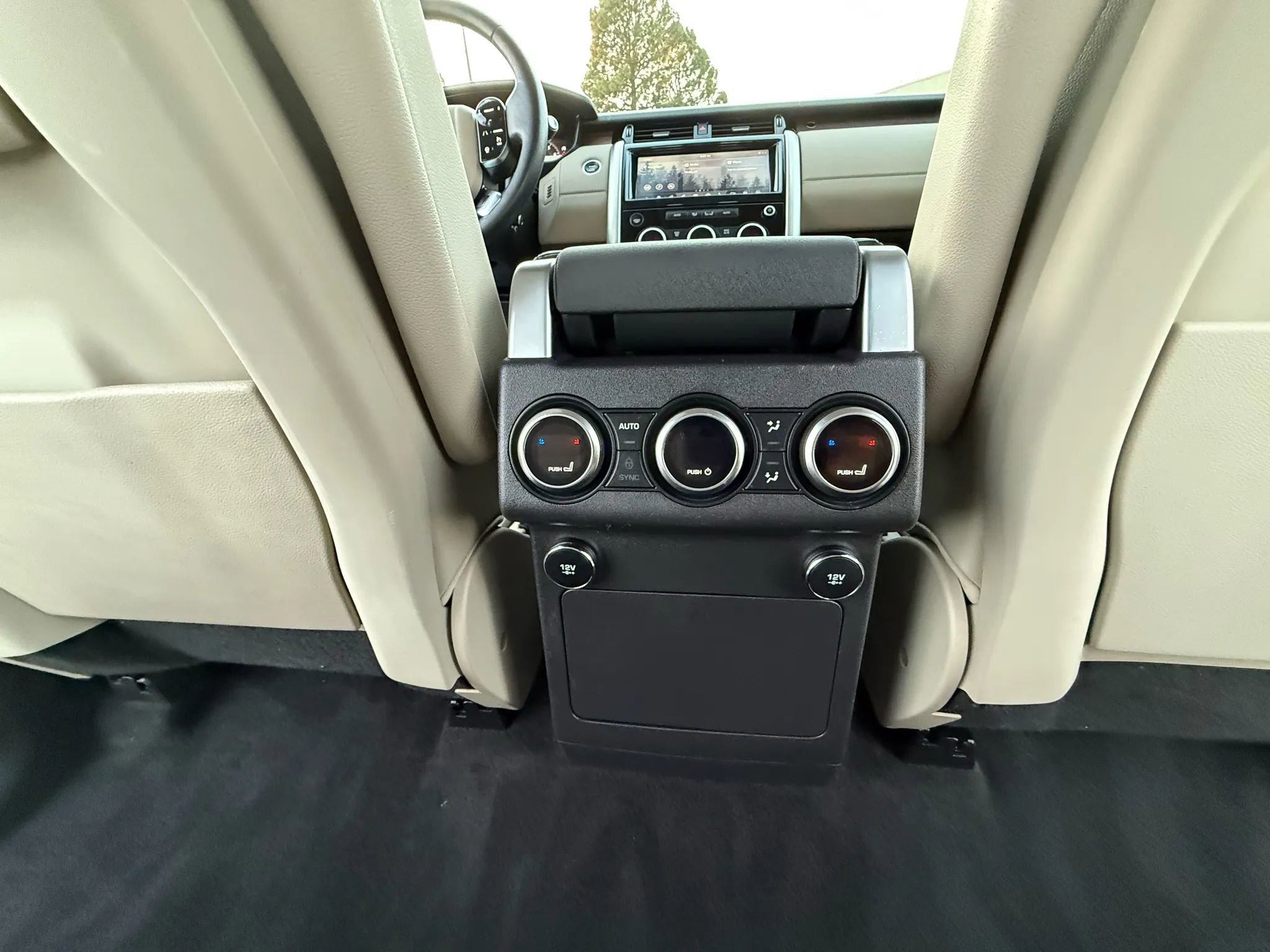 Used 2019 Land Rover Discovery HSE image 44