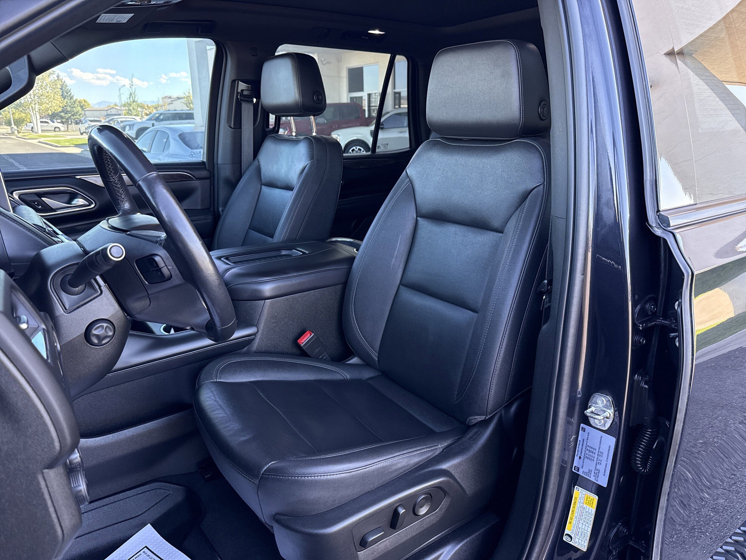 Used 2022 Chevrolet Tahoe Z71 w/ Luxury Package image 17