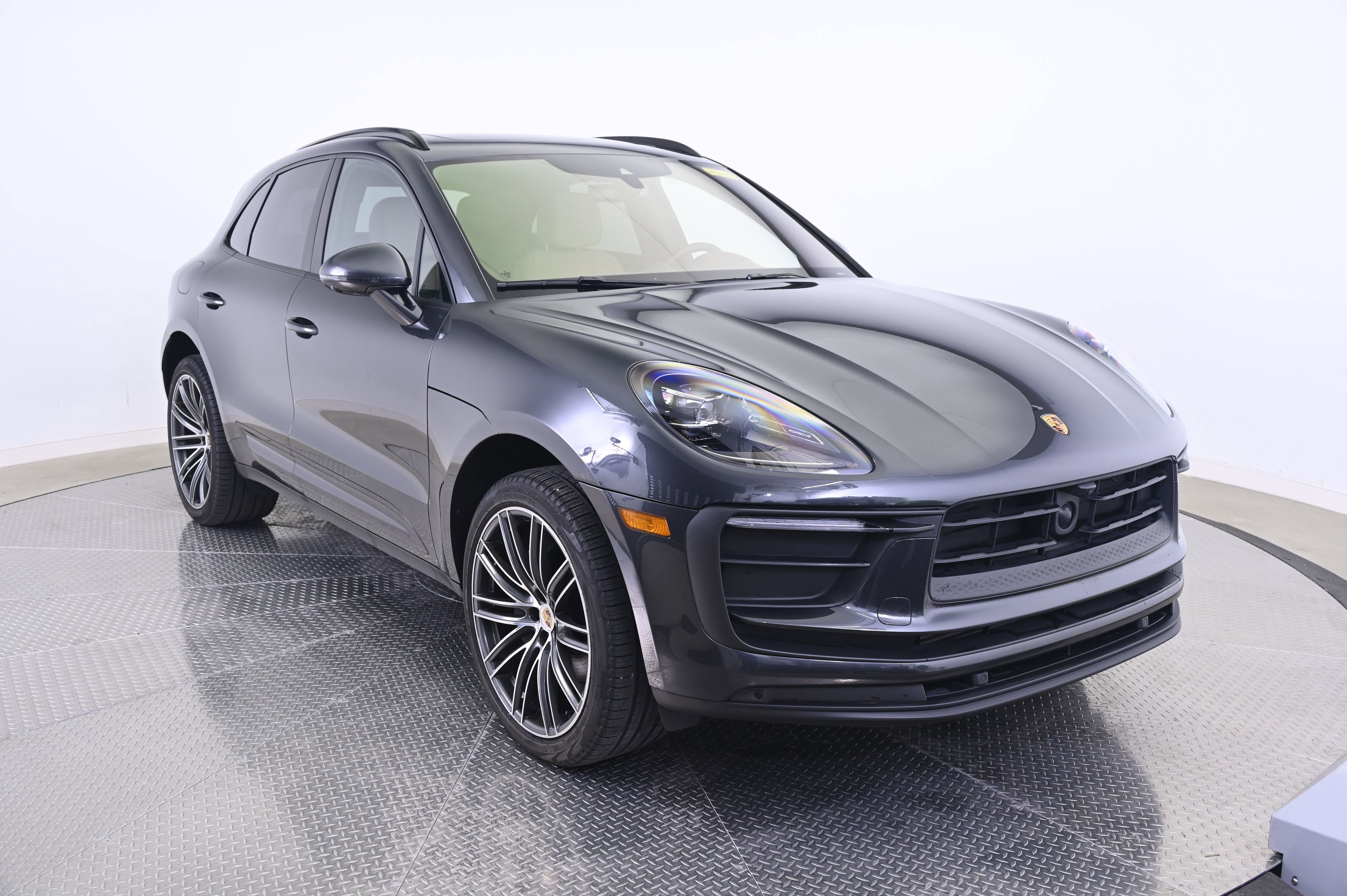 Certified 2024 Porsche Macan image 9