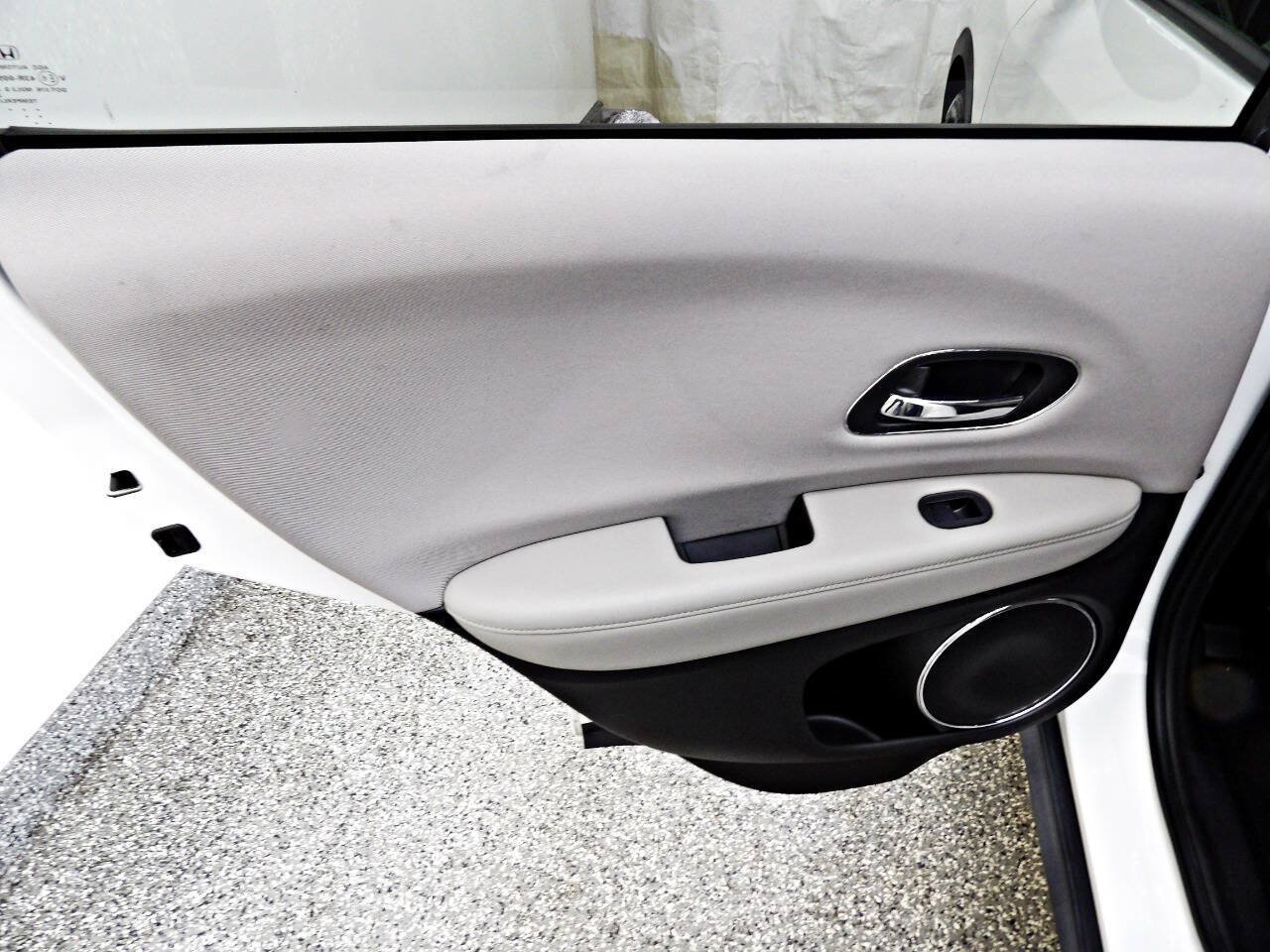 Used 2017 Honda HR-V EX image 9