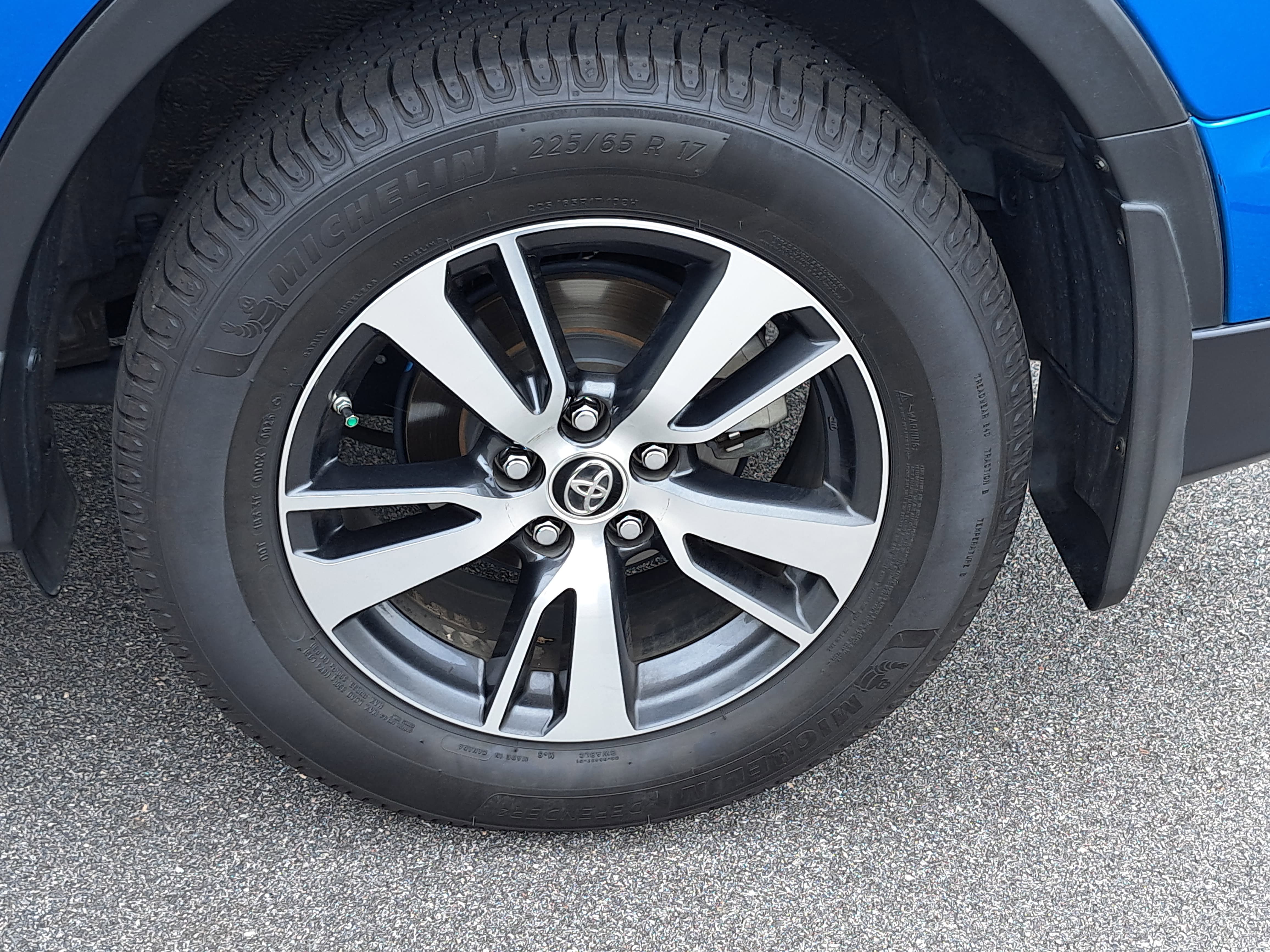 Used 2017 Toyota RAV4 XLE w/ Plus Special Value Package AWD/4WD image 31
