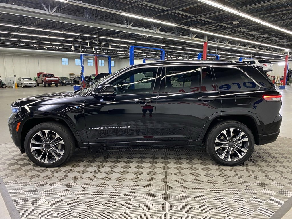 Used 2023 Jeep Grand Cherokee Overland w/ Luxury Tech Group IV image 5