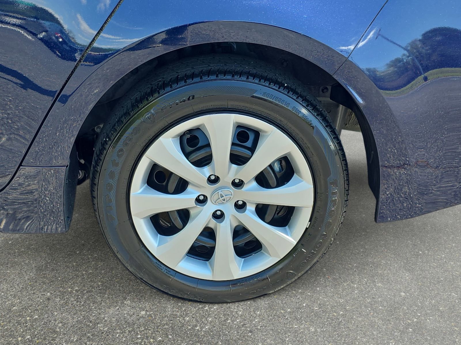 Used 2025 Toyota Corolla LE image 31