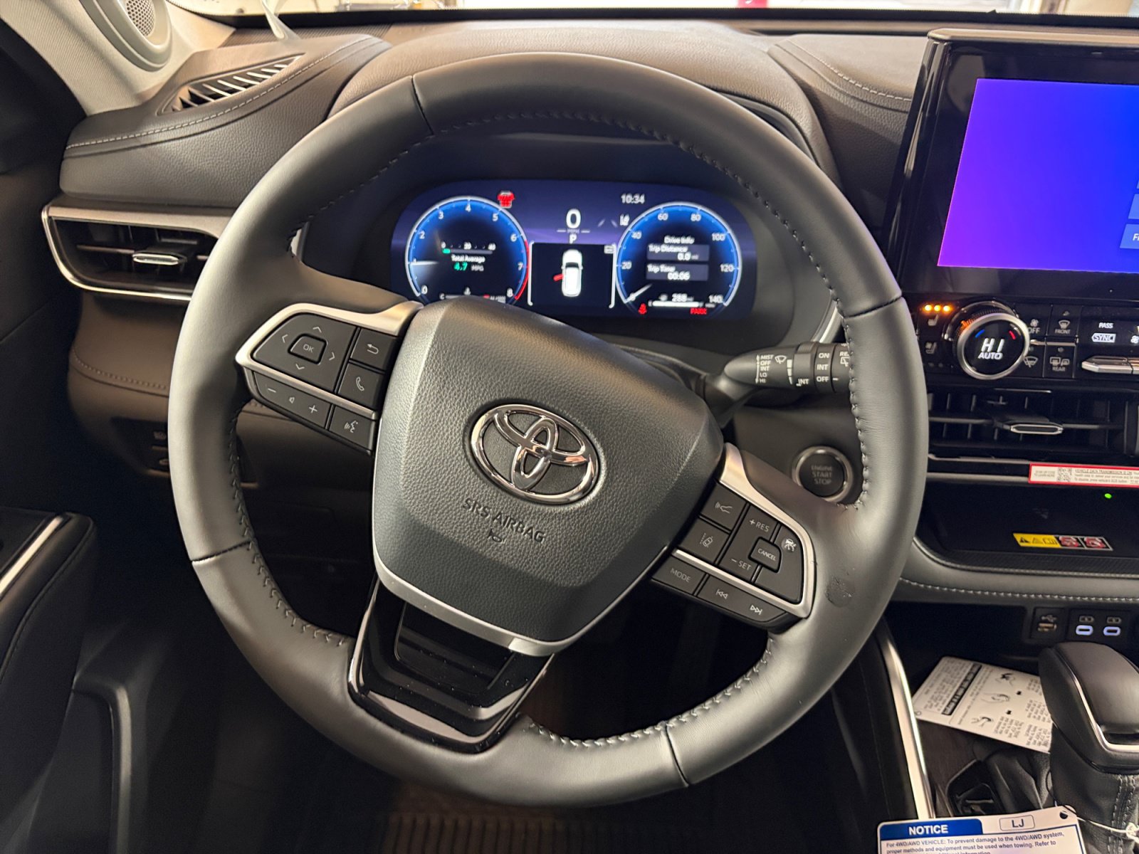 New 2026 Toyota Highlander Limited AWD/4WD image 9