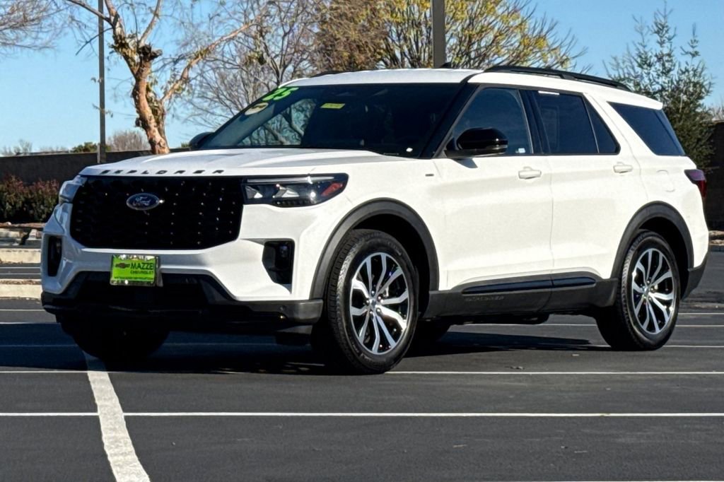 Used 2025 Ford Explorer ST-Line image 15