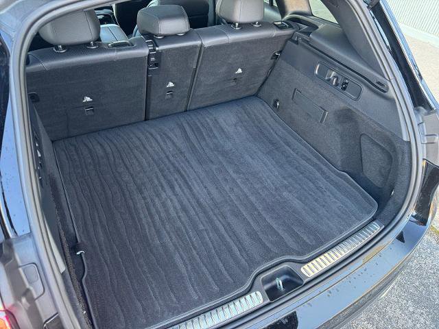 Used 2025 Mercedes-Benz GLC 300 4MATIC image 16